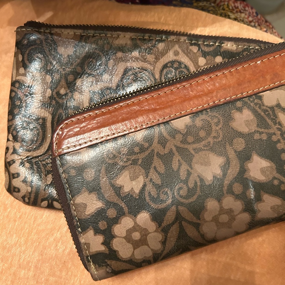 PATRICIA NASH Two piece set/ WALLET and large wristlet - Picture 12 of 13